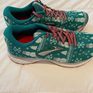 Brooks 29 Holiday Rebel Womens 85 Running Shoe